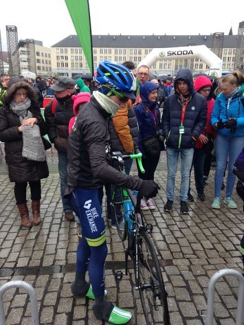 Adam Yates at the start