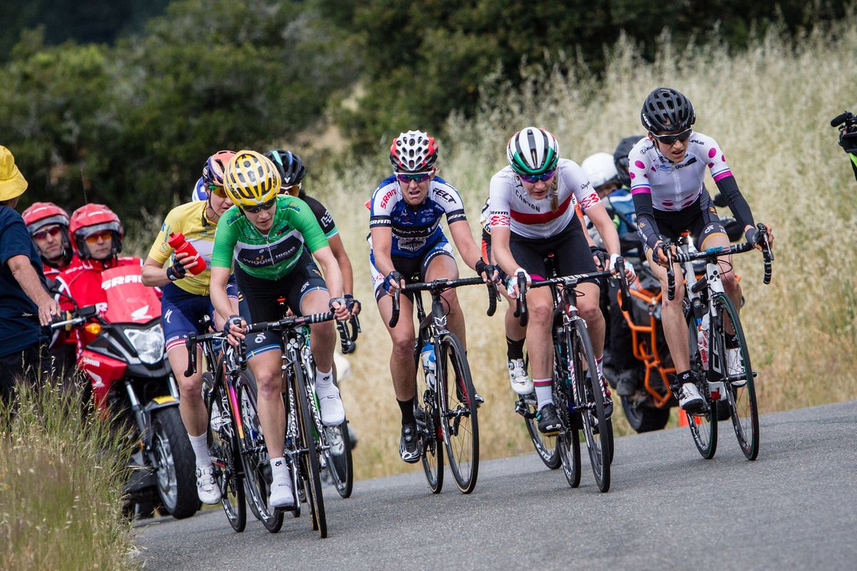 The front group comes together after the descent