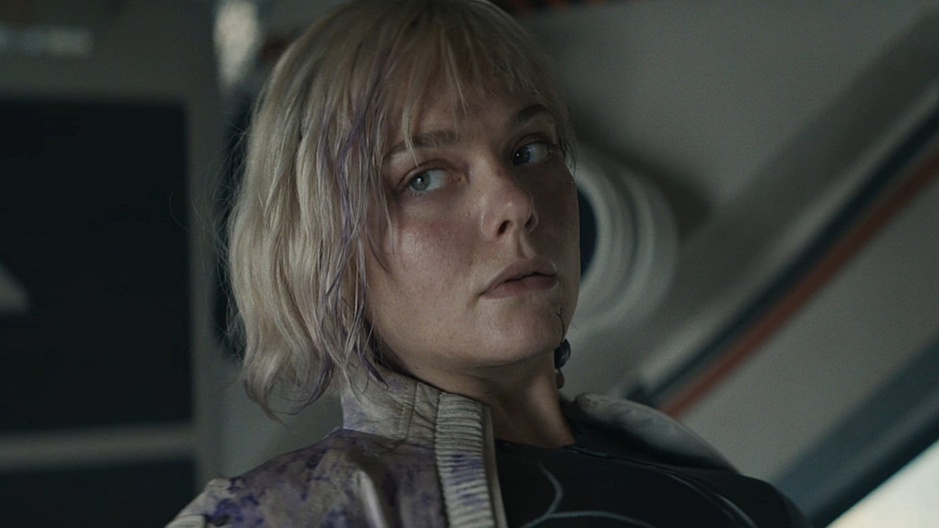 Elle Fanning as Thia in Predator: Badlands