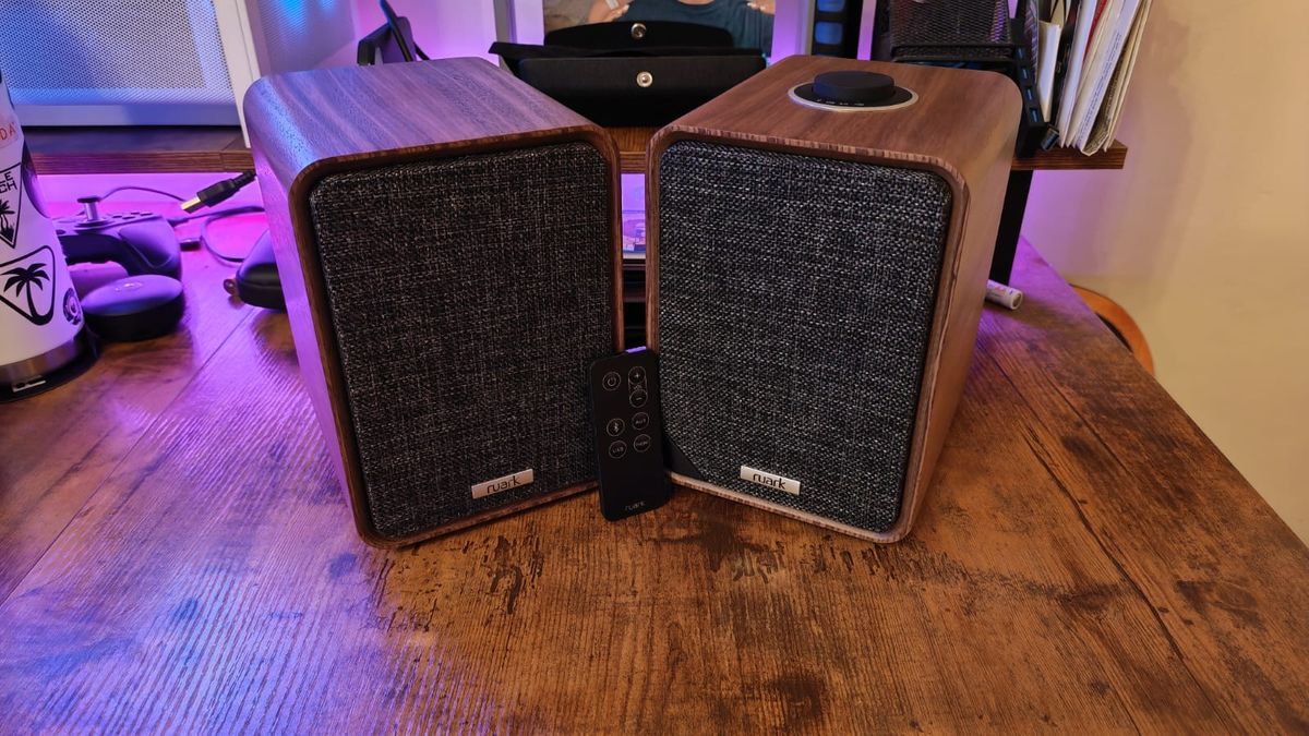 A review photo of the Ruark MR1 MK3 Speakers
