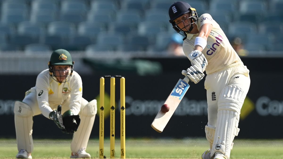 England&#039;s Heather Knight batting at day two of the Women&#039;s Ashes 2022 test.