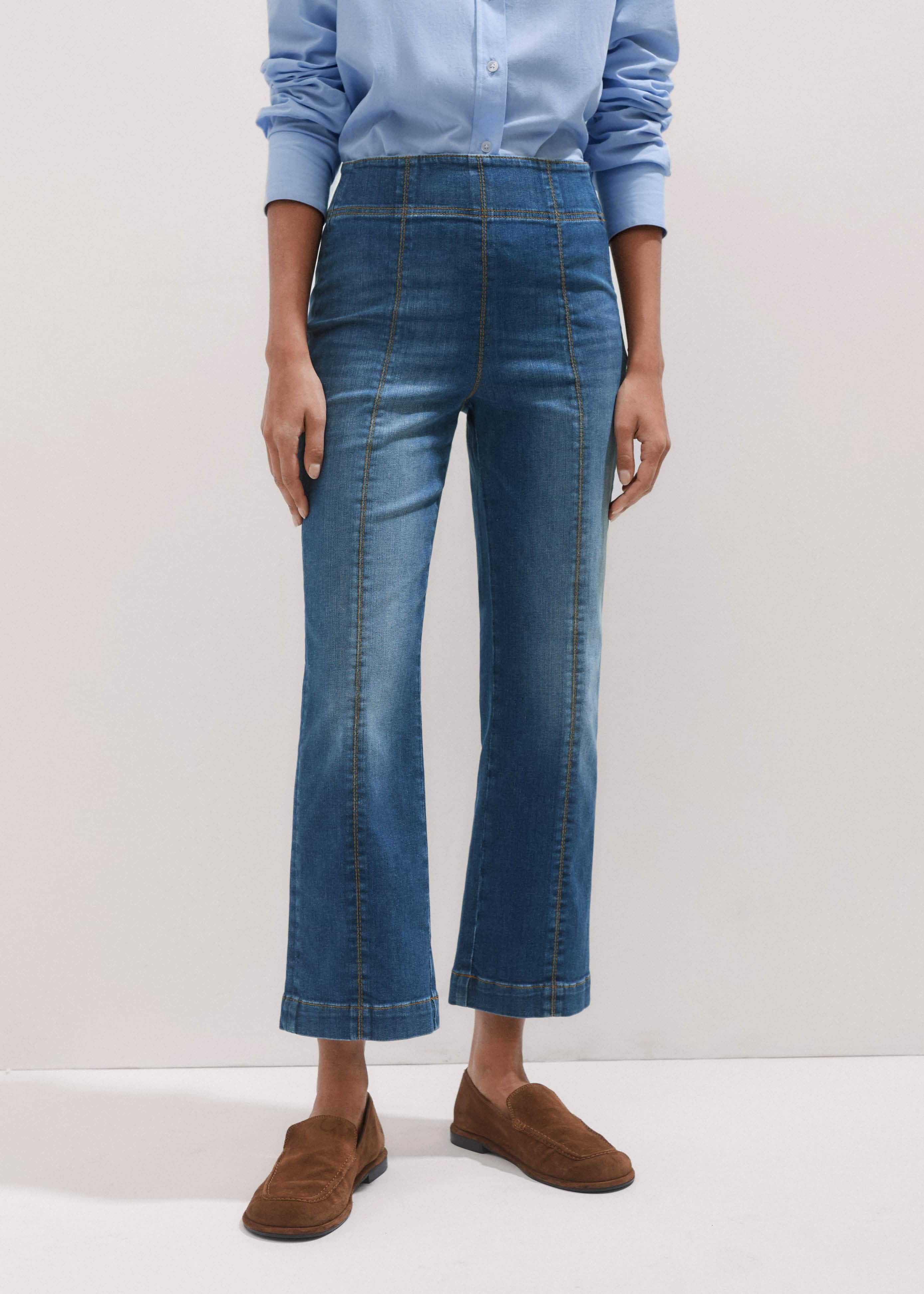 Kick Flare Crop Travel Jean