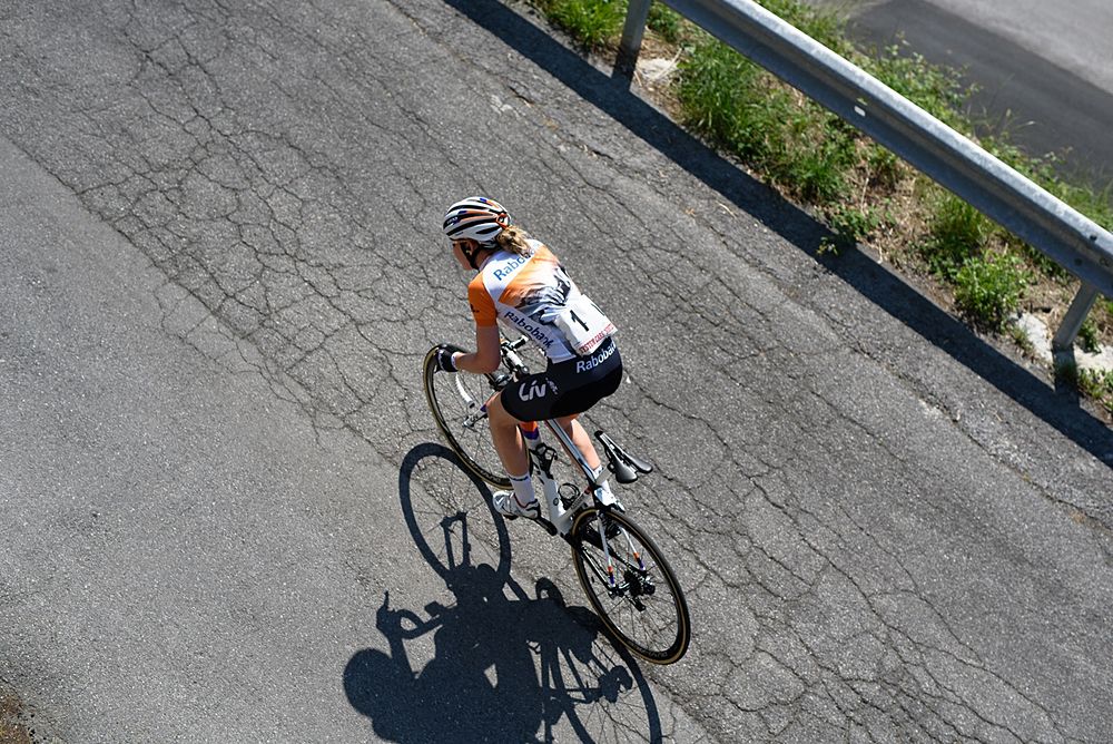 Anna van der Breggen attacks with 3km to go at Giro Rosa 2016 - Stage 6