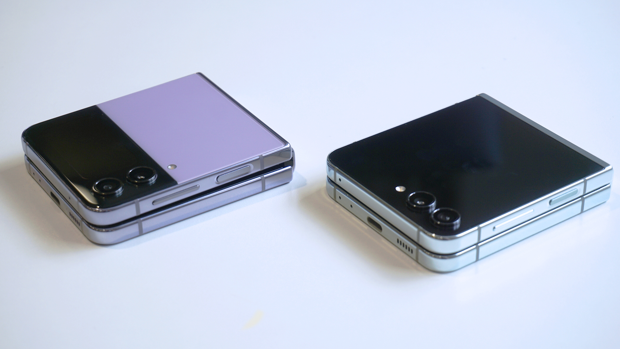 Samsung Galaxy Z Flip 4 vs Samsung Galaxy Z Flip 5 front perspective closed
