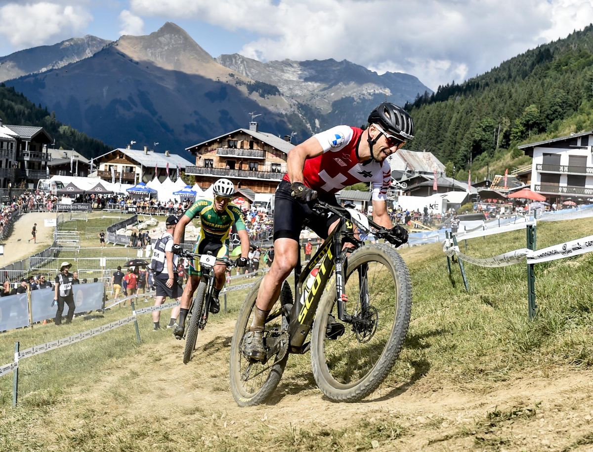 Nino Schurter (Switzerland) and Alan Hatherly (South Africa)