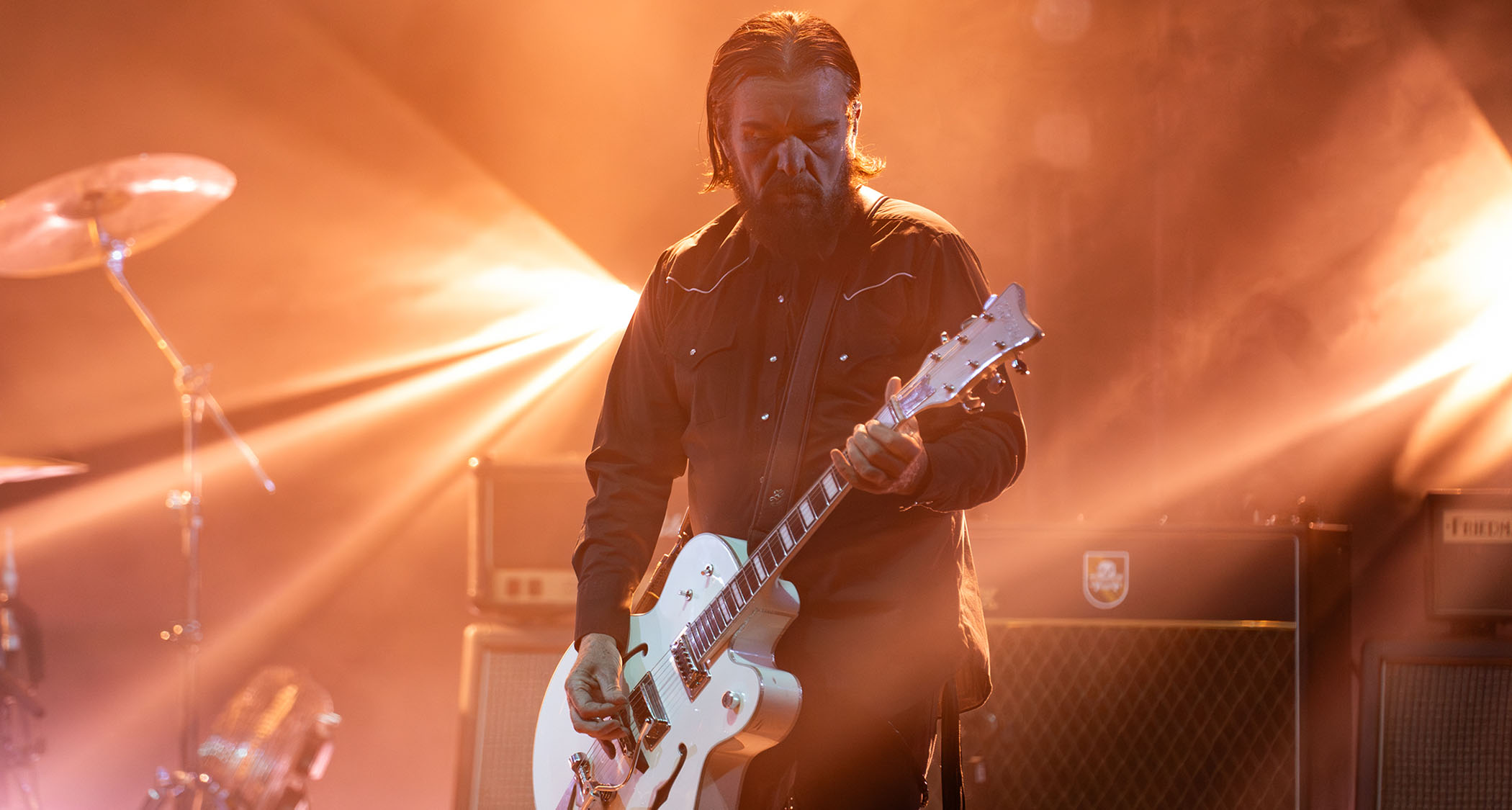 Billy Duffy plays a Gretsch White Falcon onstage with the Cult.