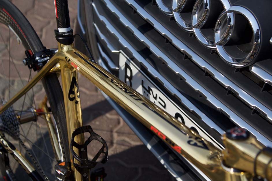 There is a spade design on the seat tube and top tube