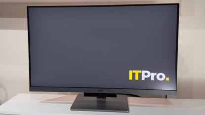 The BenQ RD320 monitor on a desk 