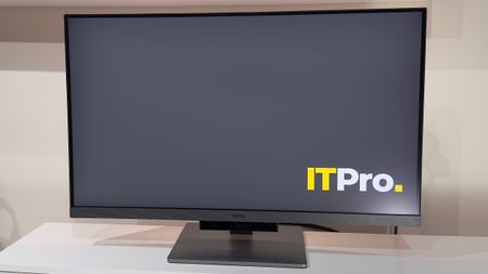 The BenQ RD320 monitor on a desk 