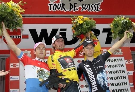 The final podium (l-r): Kim Kirchen (T-Mobile), Vladimir Karpets (Caisse d'Epargne) and Stijn Devolder (Discovery Channel).
