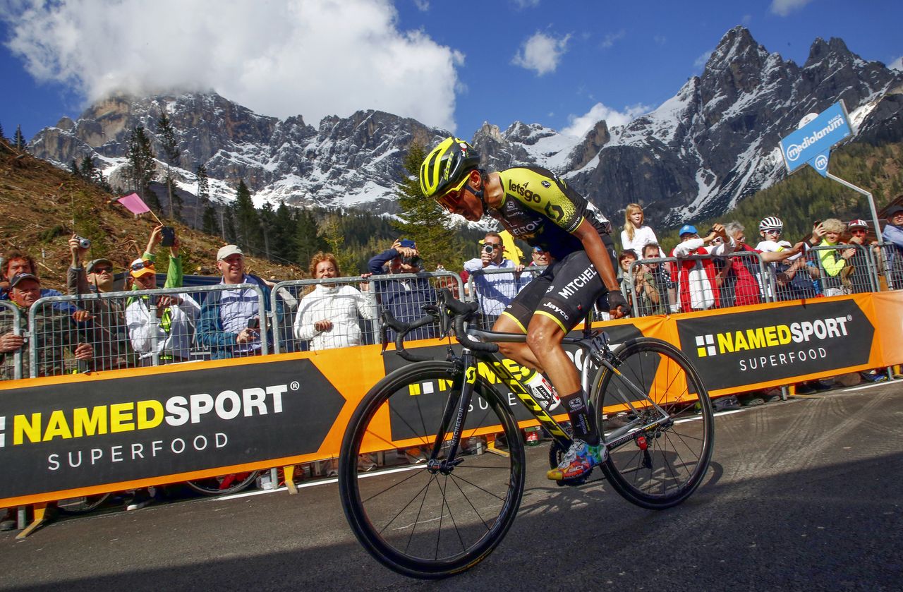 Chaves celebrates his win as he crosses the line