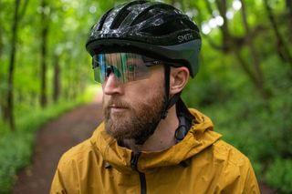 Model wearsTifosi Rail sunglasses in a forest