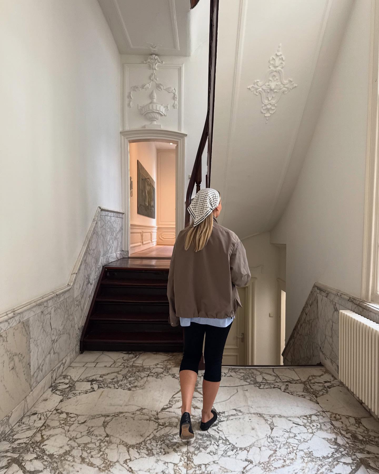 An image of @holliemercedes showcasing how to wear pedal pushers with ballet flats, a scarf and oversized jacket.