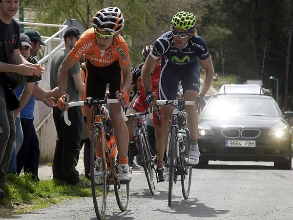 Amets Txurruka (Euskaltel-Euskadi) in the break with Pablo Lastras (Movistar) and David Belda (Burgos 2016)