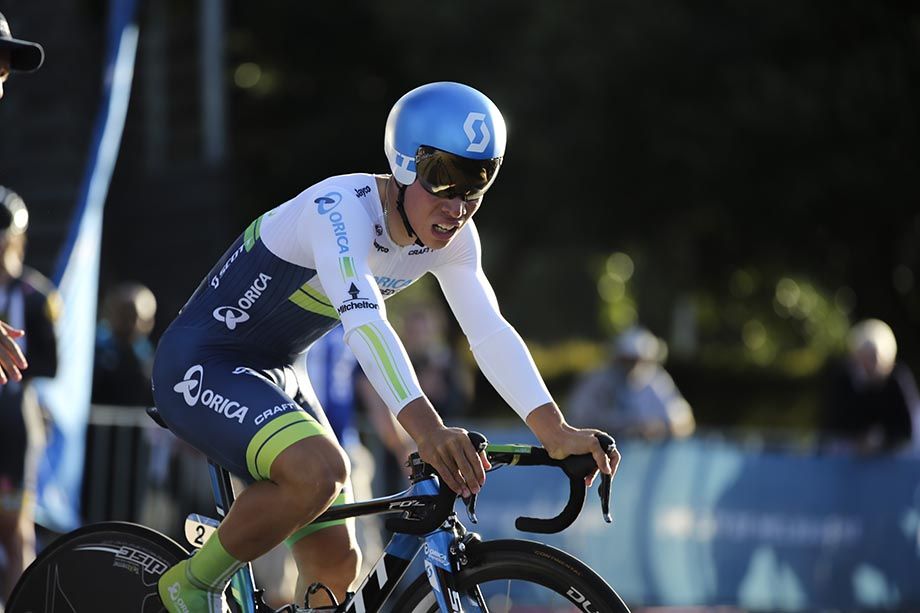 Caleb Ewan recovewrs after taking the lead.