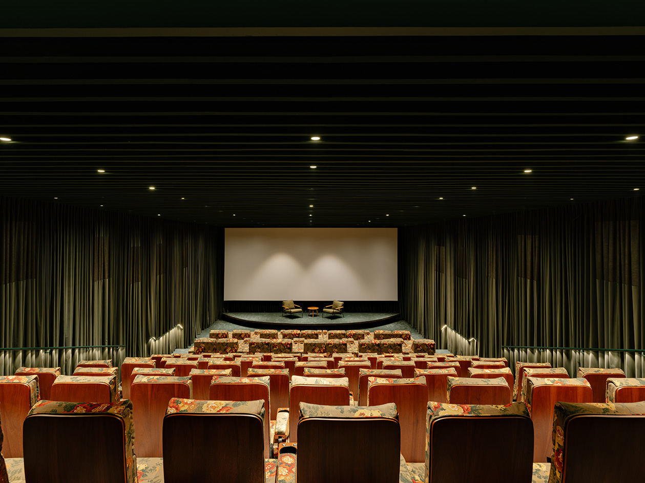 Cine Tutu by Isay Weinfeld interior