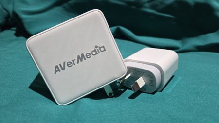 AVerMedia Elite Go GC313Pro on a turquoise sheet with cables.