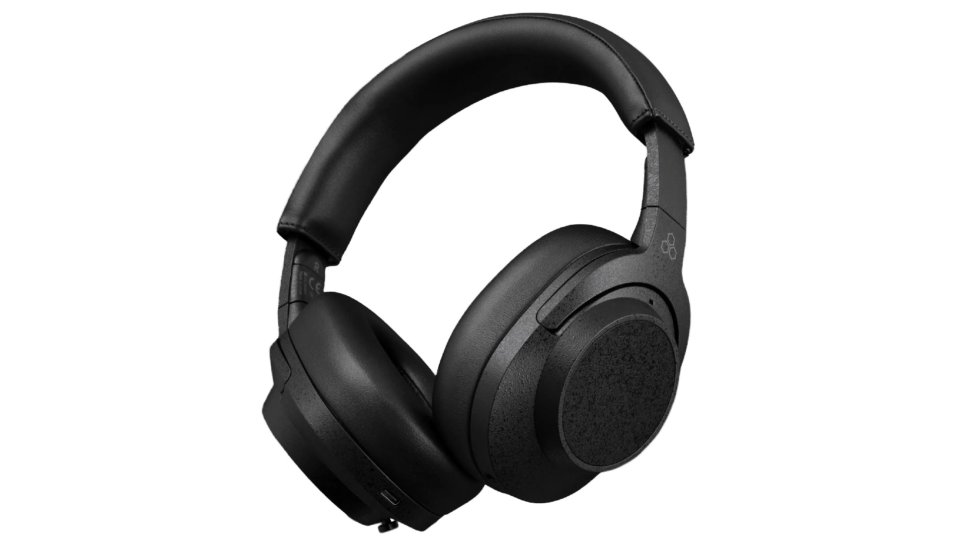 Un par de auriculares supraaurales con adornos de cuero negro (Final UX5000) están inclinados sobre un fondo blanco, resaltando la textura de los auriculares.