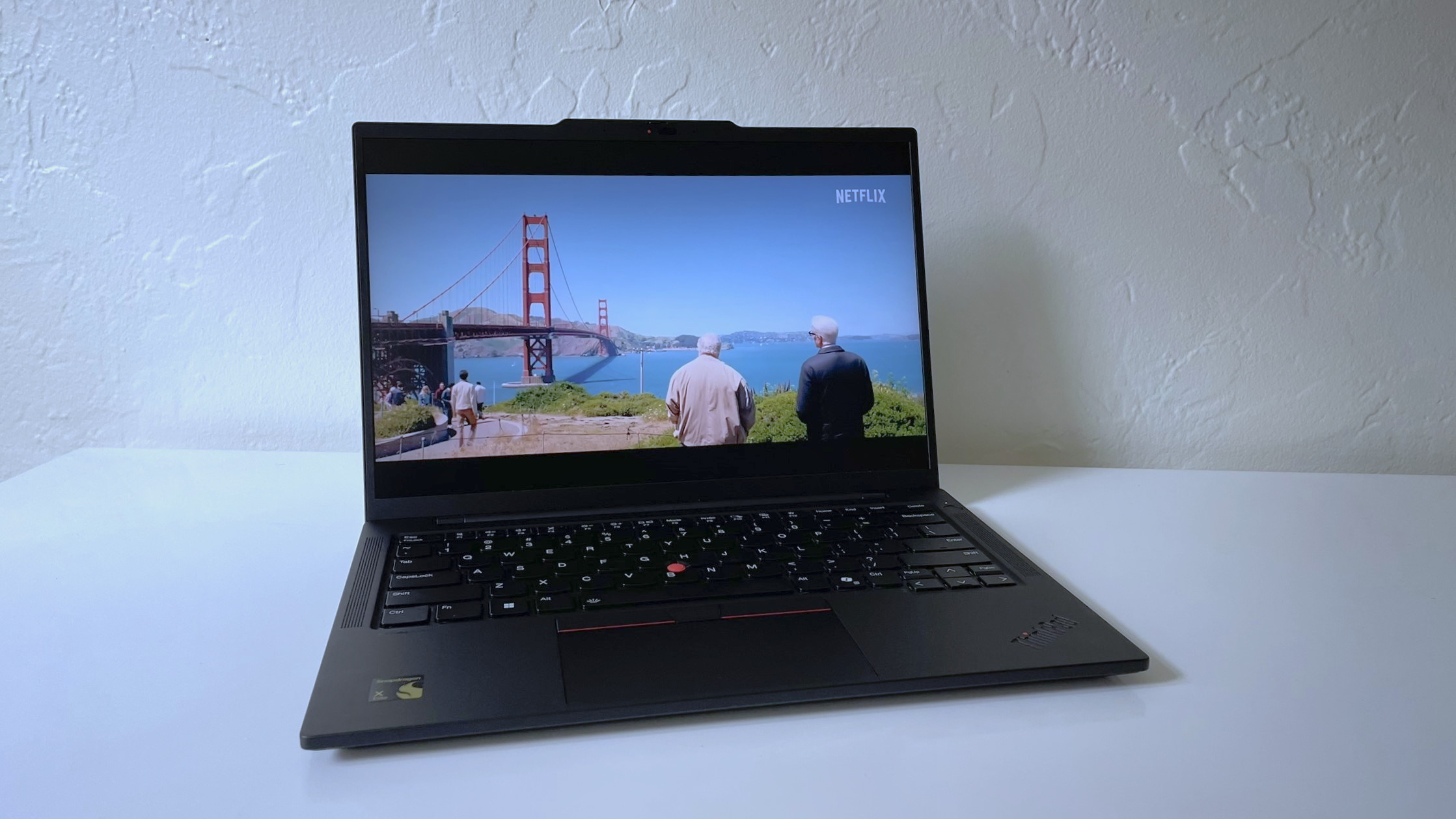 Обзор Lenovo ThinkPad T14s Gen 6: бизнес-ноутбук, который сияет там, где это важно