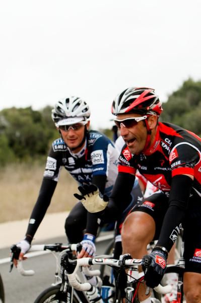 Jos&eacute; Vicente Garcia Acosta (Caisse d'Epargne) tells Frank Schleck (Saxo Bank) to take it easy tomorrow on the mountains.