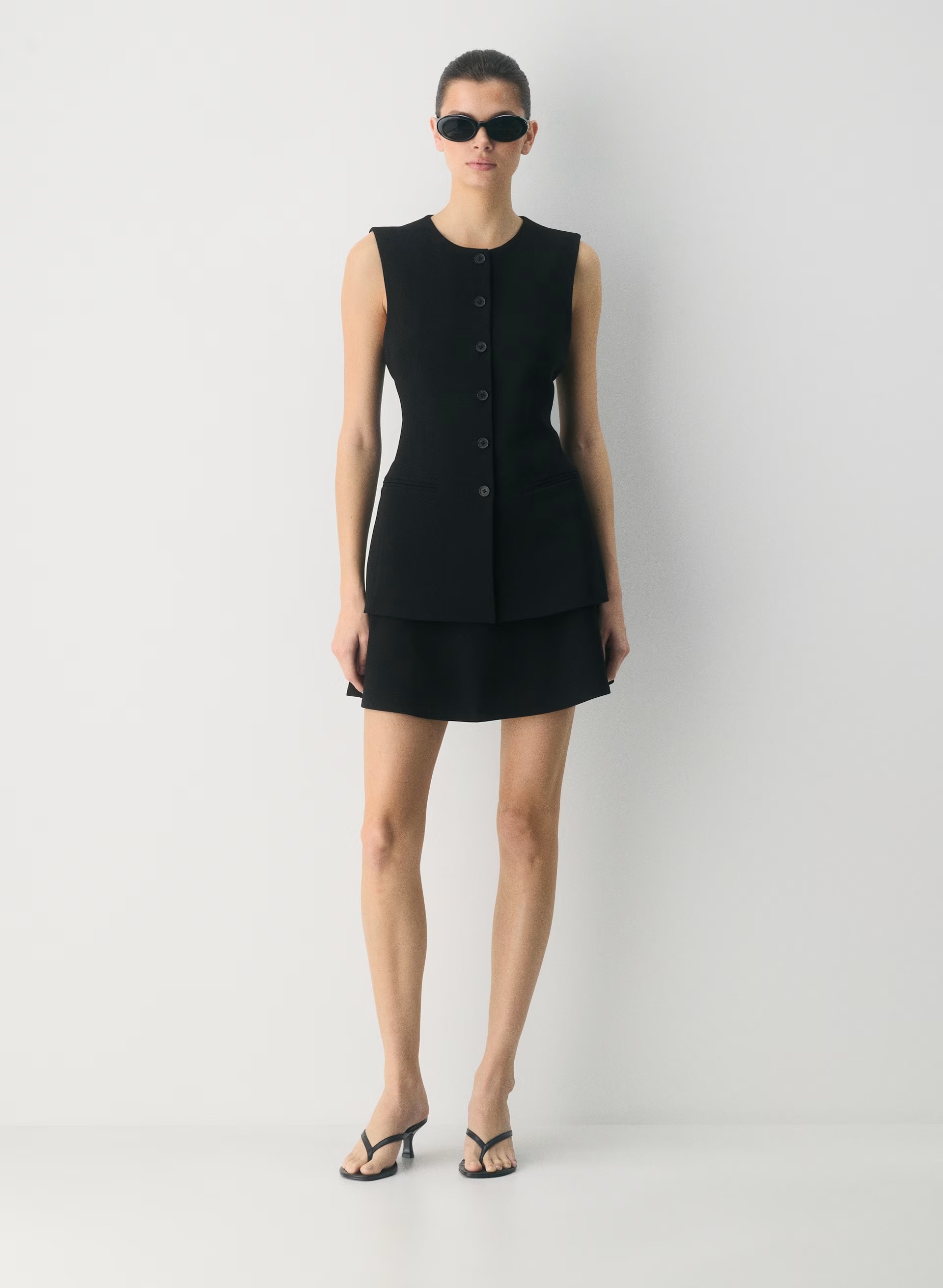 Babaton, Juris Vest