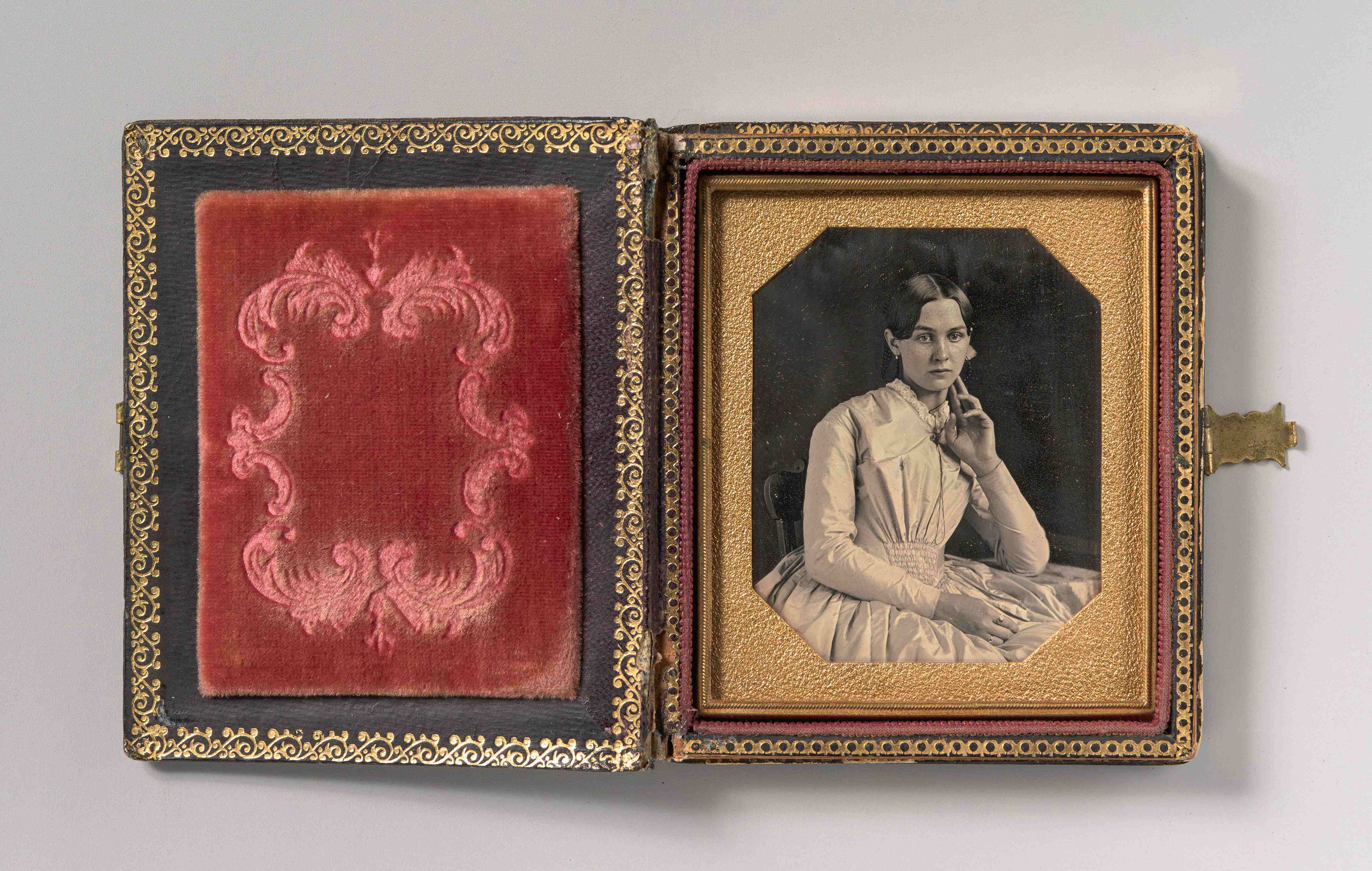 Seated Young Woman with Hand Raised to Jawline, 1840s-1850s, Daguerreotype, Image: 6.5 x 5.2 cm (2 9/16 x 2 1/16 in.), Photographs, Unknown (American), The daguerreotype, the first photographic process, was invented by Louis-Jacques-Mande Daguerre (French, 1787-1851) and spread rapidly around the world after its presentation to the public in Paris in 1839. (Photo by: Sepia Times/Universal Images Group via Getty Images)