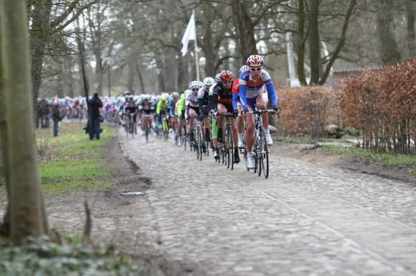 Sarah Duester (Rabo Women) leads on the cobbles