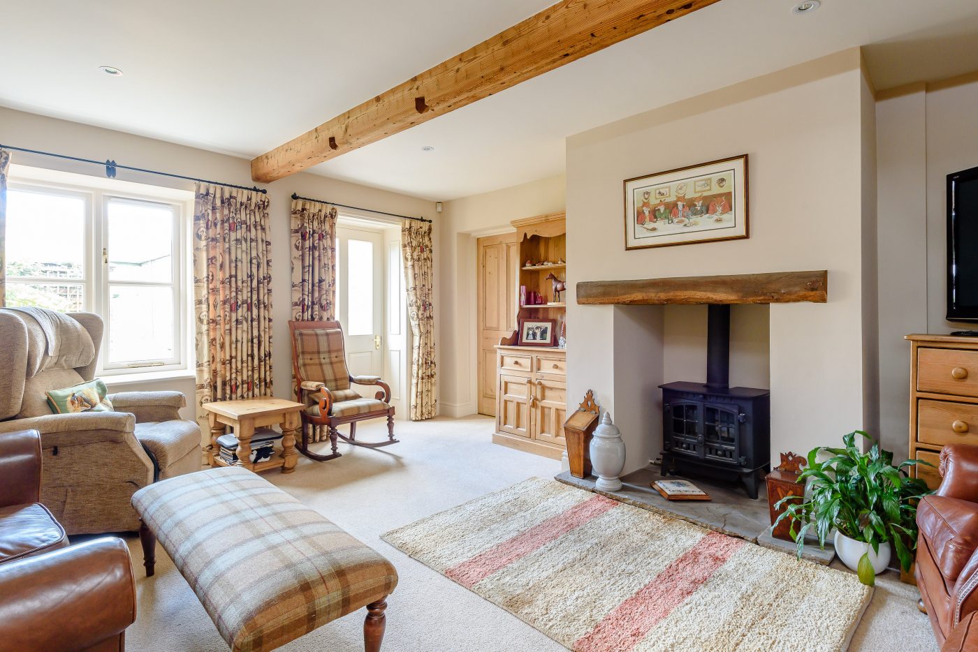 Crumleigh-Heath-Farm-second-sitting-room-e1568109349574.jpg