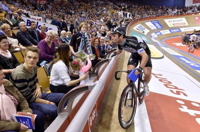 Mark Cavendish blows kisses to his daughter during a break from racing