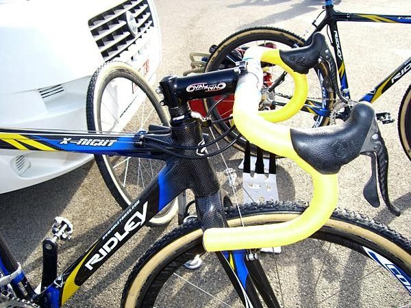Page's Ridley X-Night is the same frame model ridden to consecutive 'cross world titles in 2006 and 2007, fitted with Oval Concepts R700 stem and bars and no auxiliary brake levers.