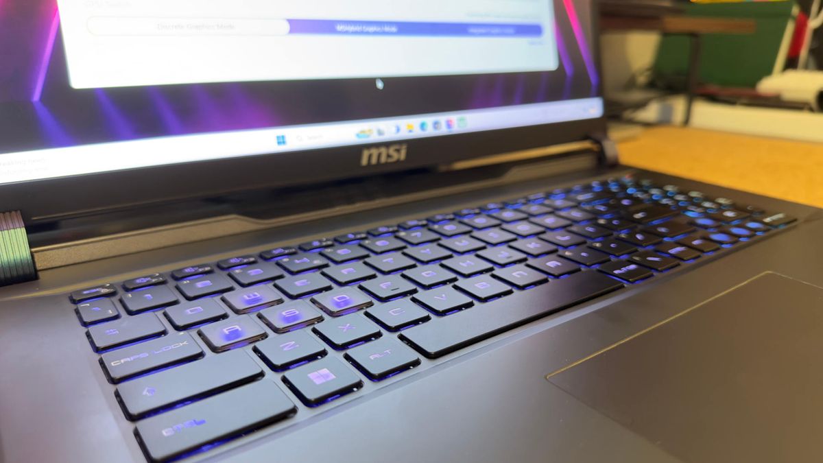 MSI Vector 17 HX AV14VGG gaming laptop