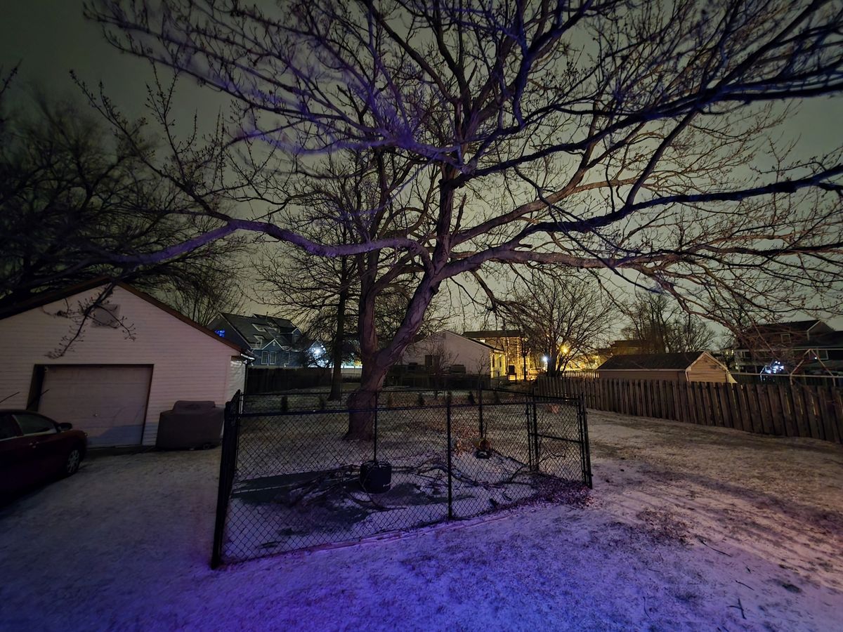 Samsung Galaxy S25 Ultra low light.