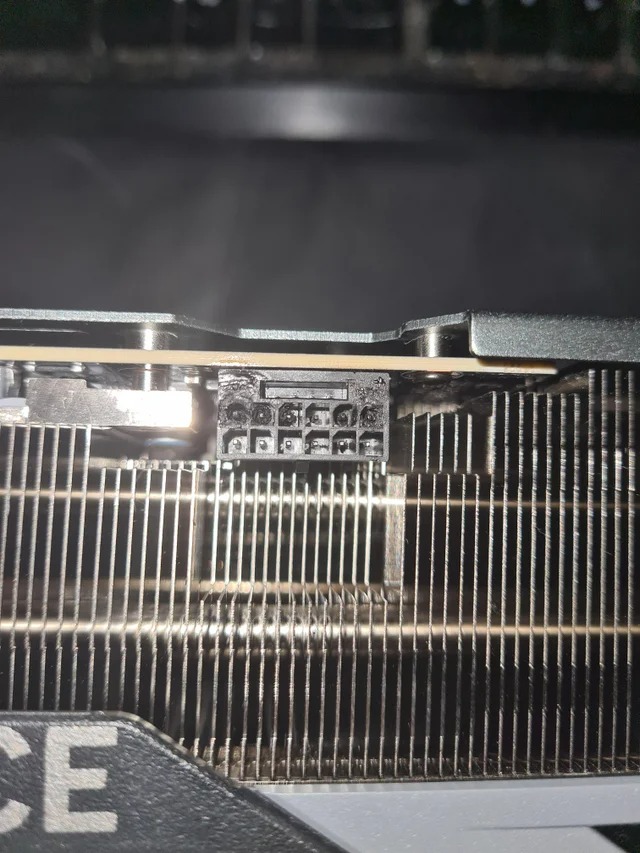 Geschmolzener Adapter der RTX 4090 GPU