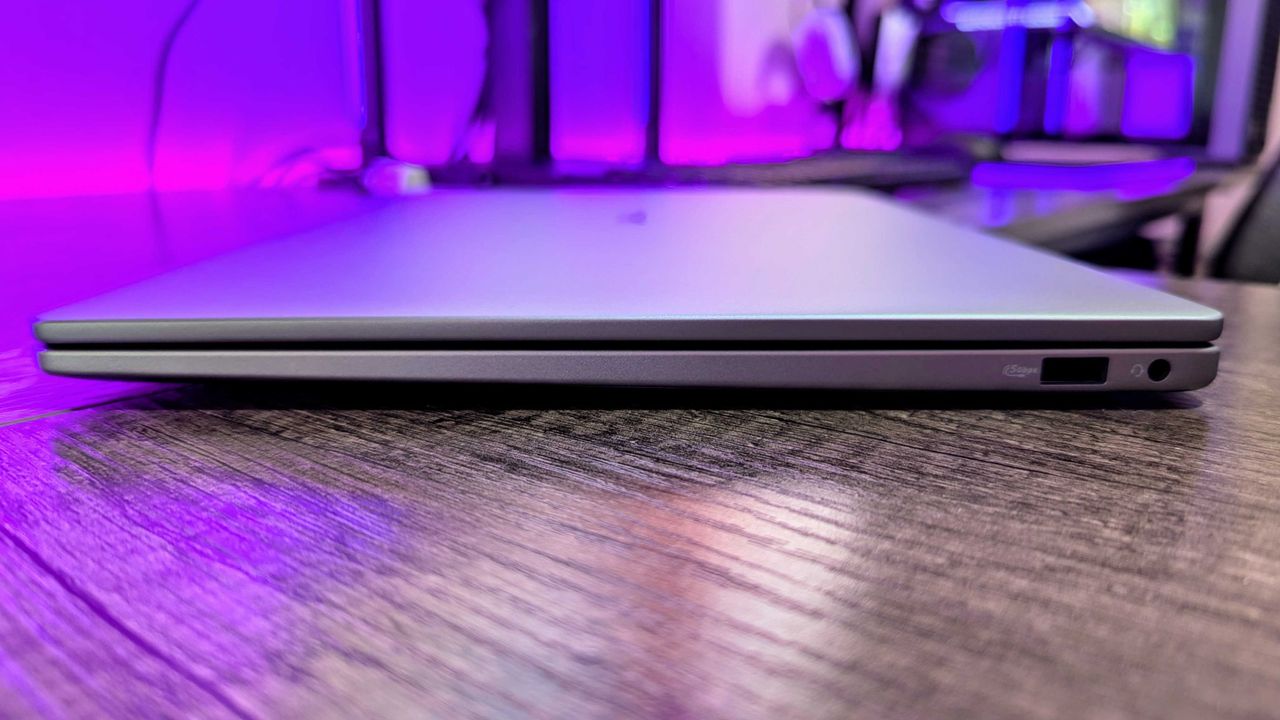 Image of the Dell 14 Plus (DB14255).