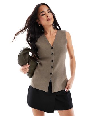 Asos Design Knitted Structured Waistcoat With Contrast Buttons in Mocha