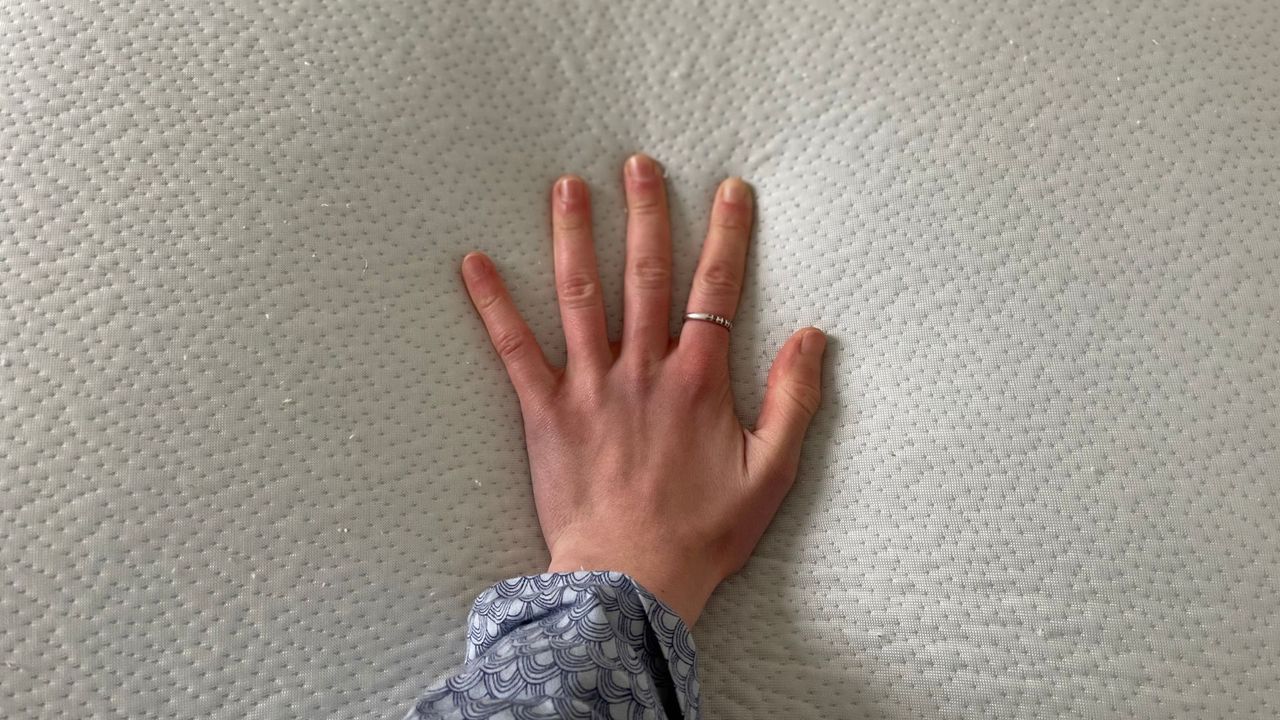 TheraPur&reg; Memory Foam Ice Pillow pressure test