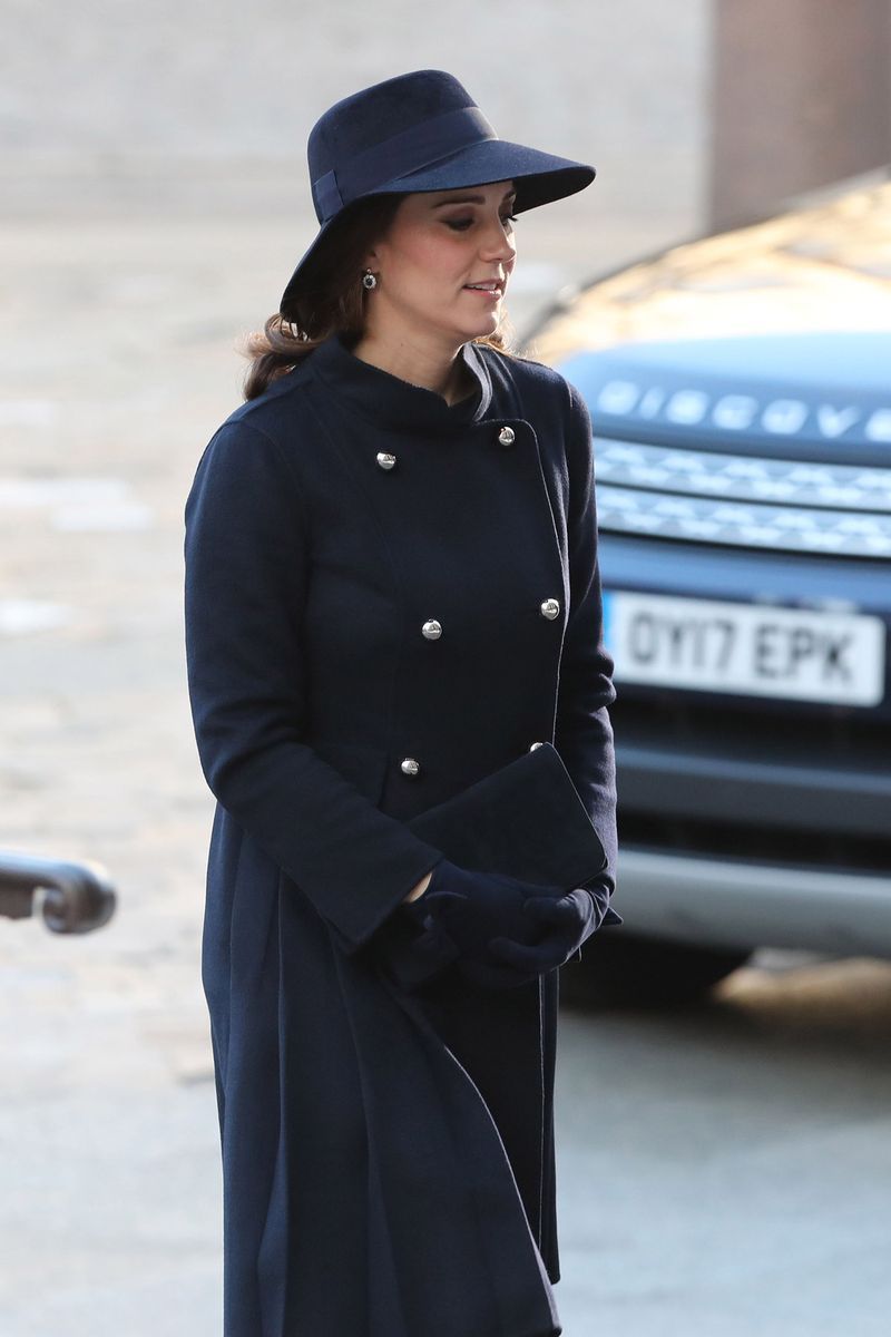 Clothing, Street fashion, Hat, Fashion, Fedora, Headgear, Coat, Outerwear, Trench coat, Dress,