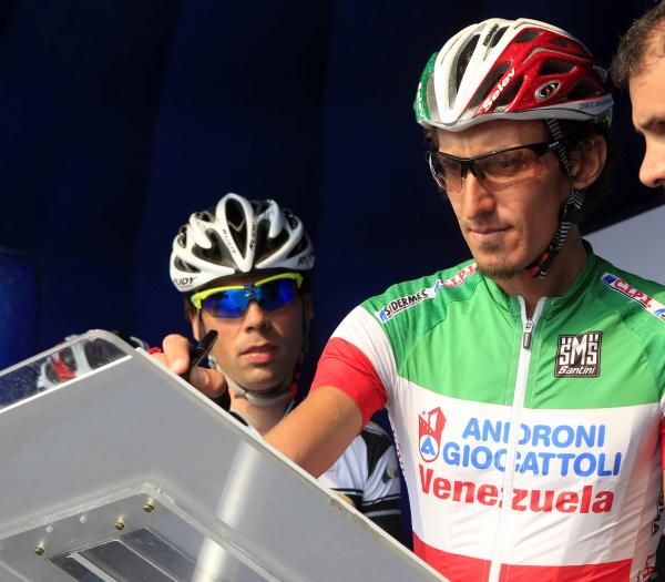 Franco Pellizotti (Androni-Venezuela) signs on.