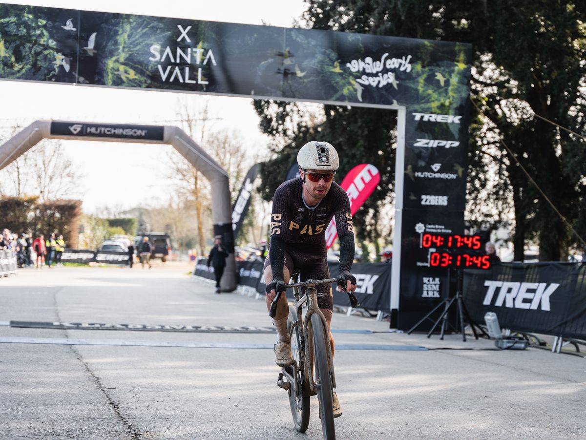 Men's GC winner Magnus Bak Klaris of Denmark