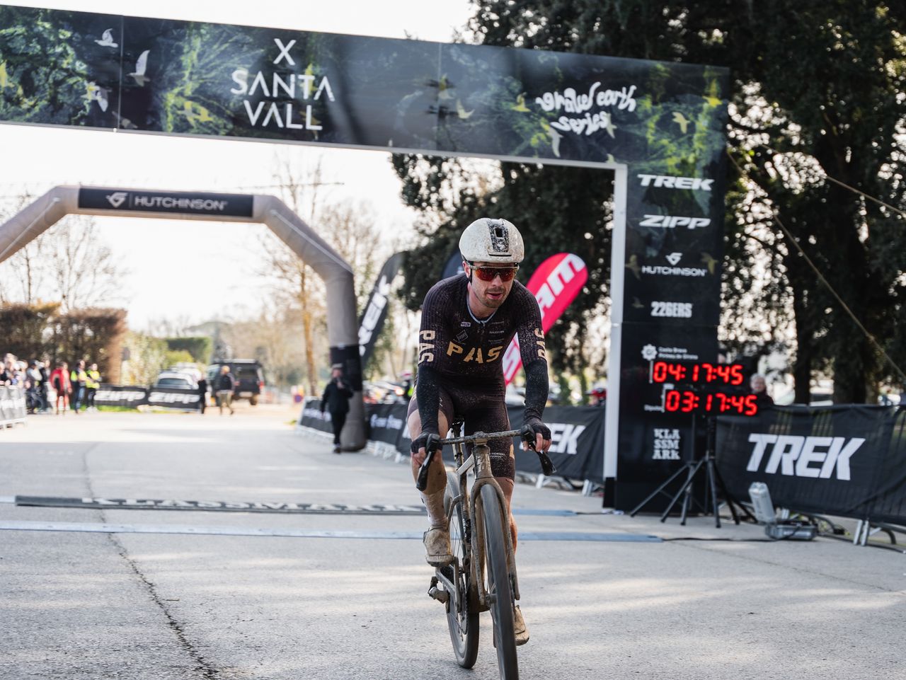 Men's GC winner Magnus Bak Klaris of Denmark
