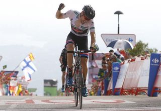 Tom Dumoulin (Giant-Alpecin) wins stage 9