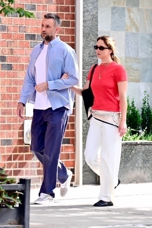 Jennifer Lawrence first wore the scarf belt trend in July 2025