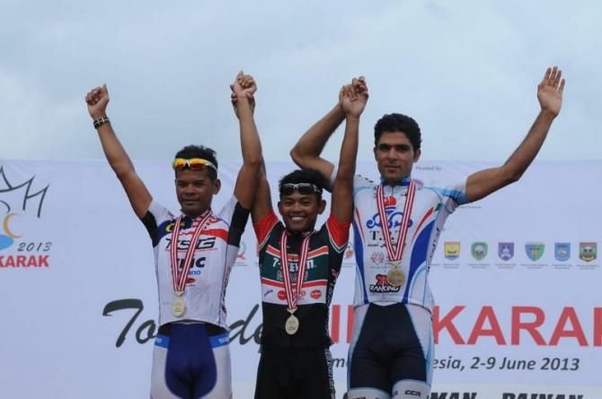 The Stage 6 podium: Mohd. Zamri Saleh (Terengganu Cycling Team), Ronnel Hualda (Team 7 ElevenPresented by Roadbike Philippines), and Hossein Nateghi (Tabriz Petrochemical Team)