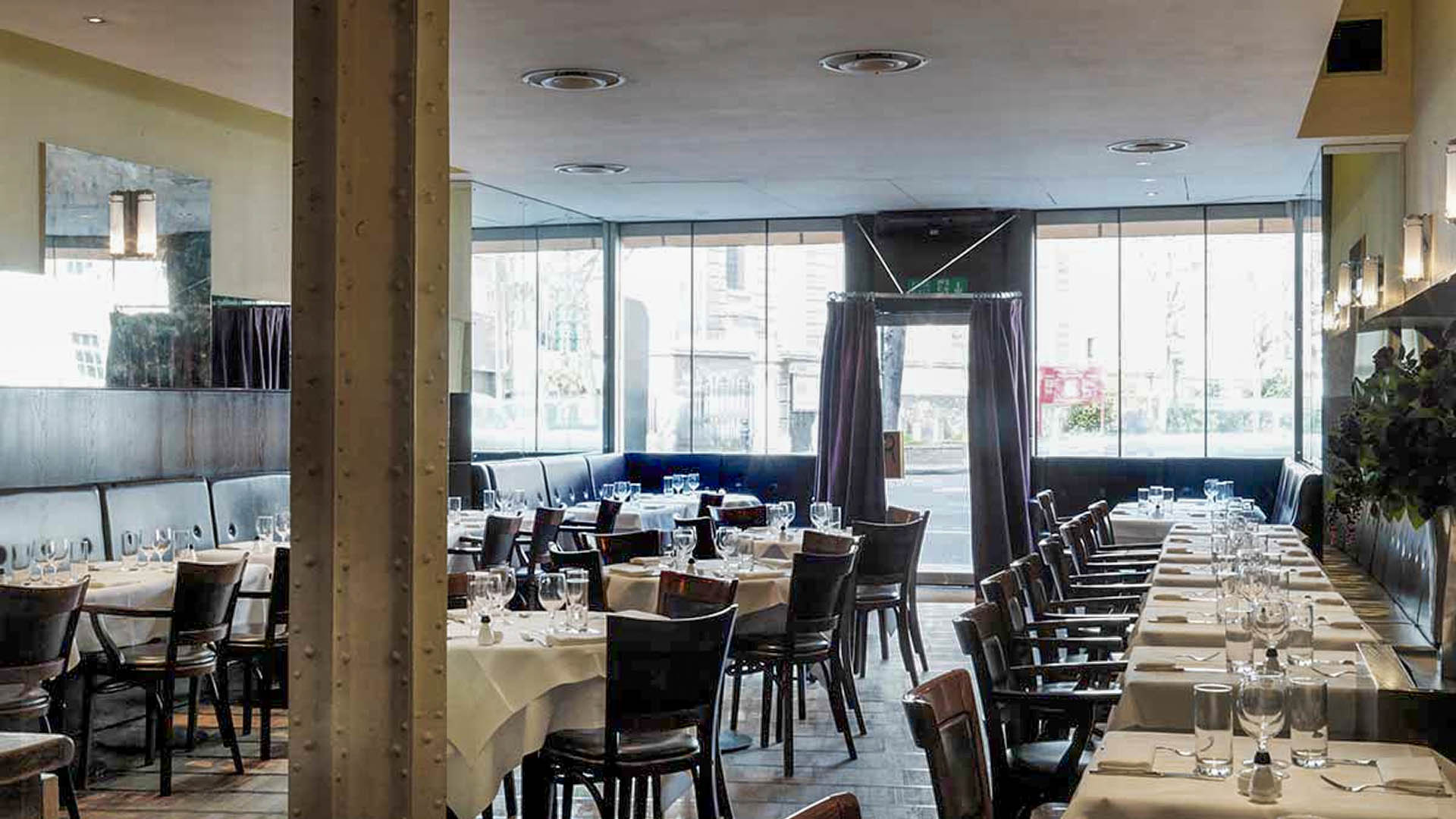 A photo of the inside of a restaurant. 