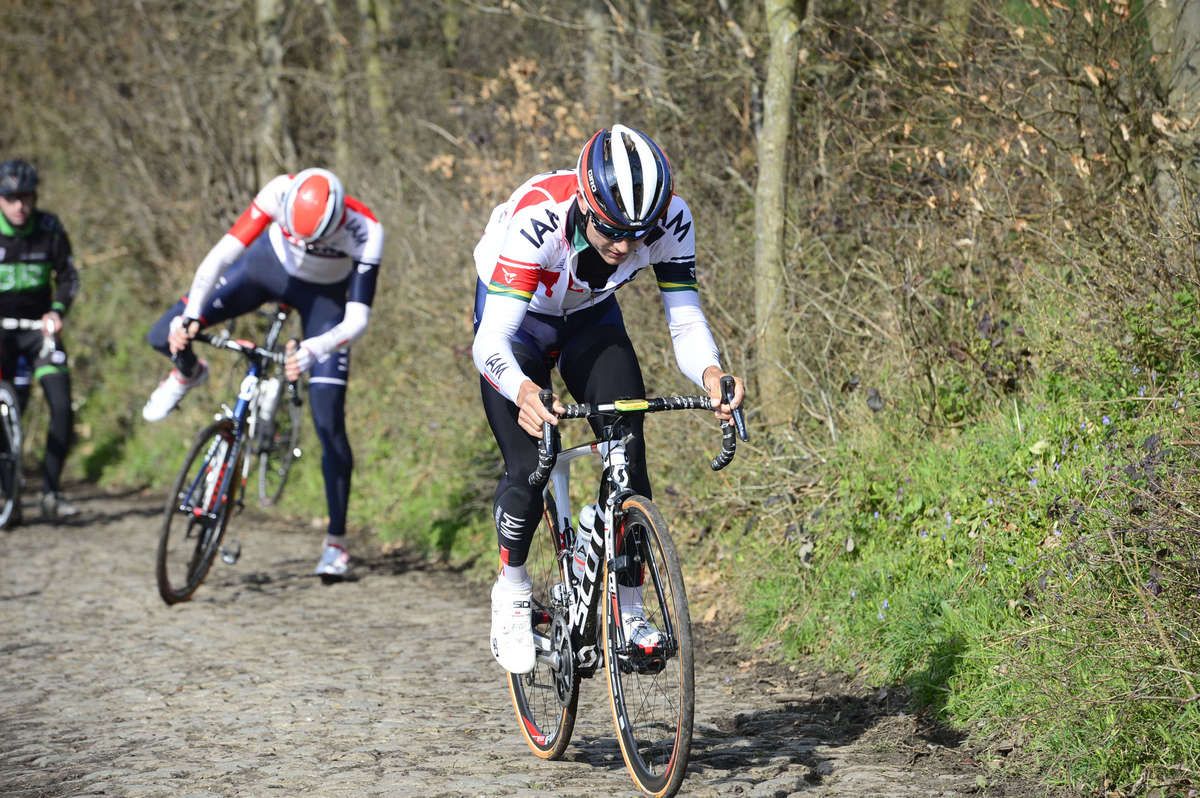 Heinrich Haussler powers away from the traffic jam on the Kopperberg