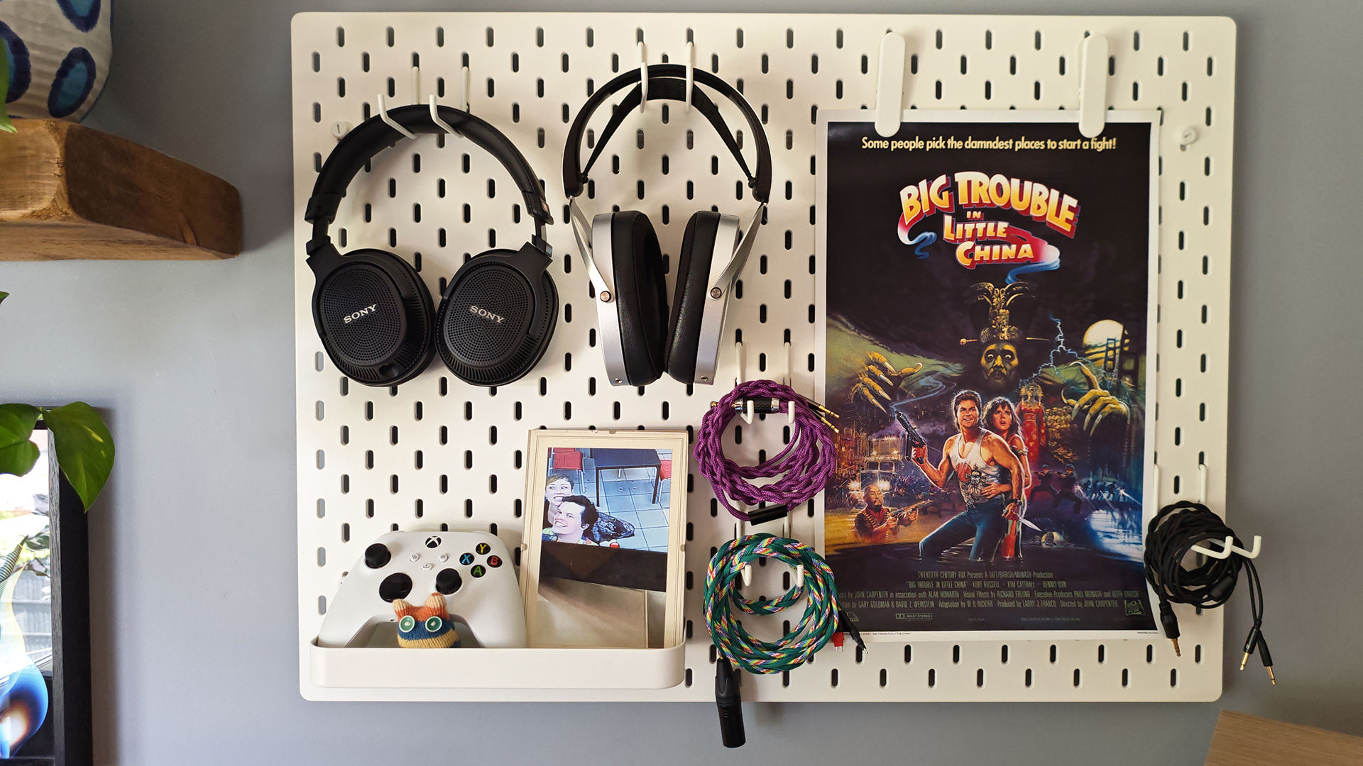 Photos featuring headphone and earphone cables.