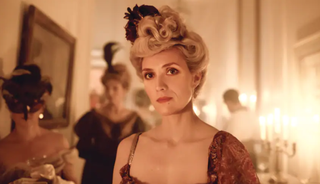 Evelyne Brochu in Paris Police 1900