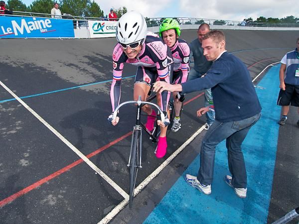 Rodrigue Pommelet (stoker) and Ruddy Depecker showing the effort needed to get moving quickly for the Kilometre.