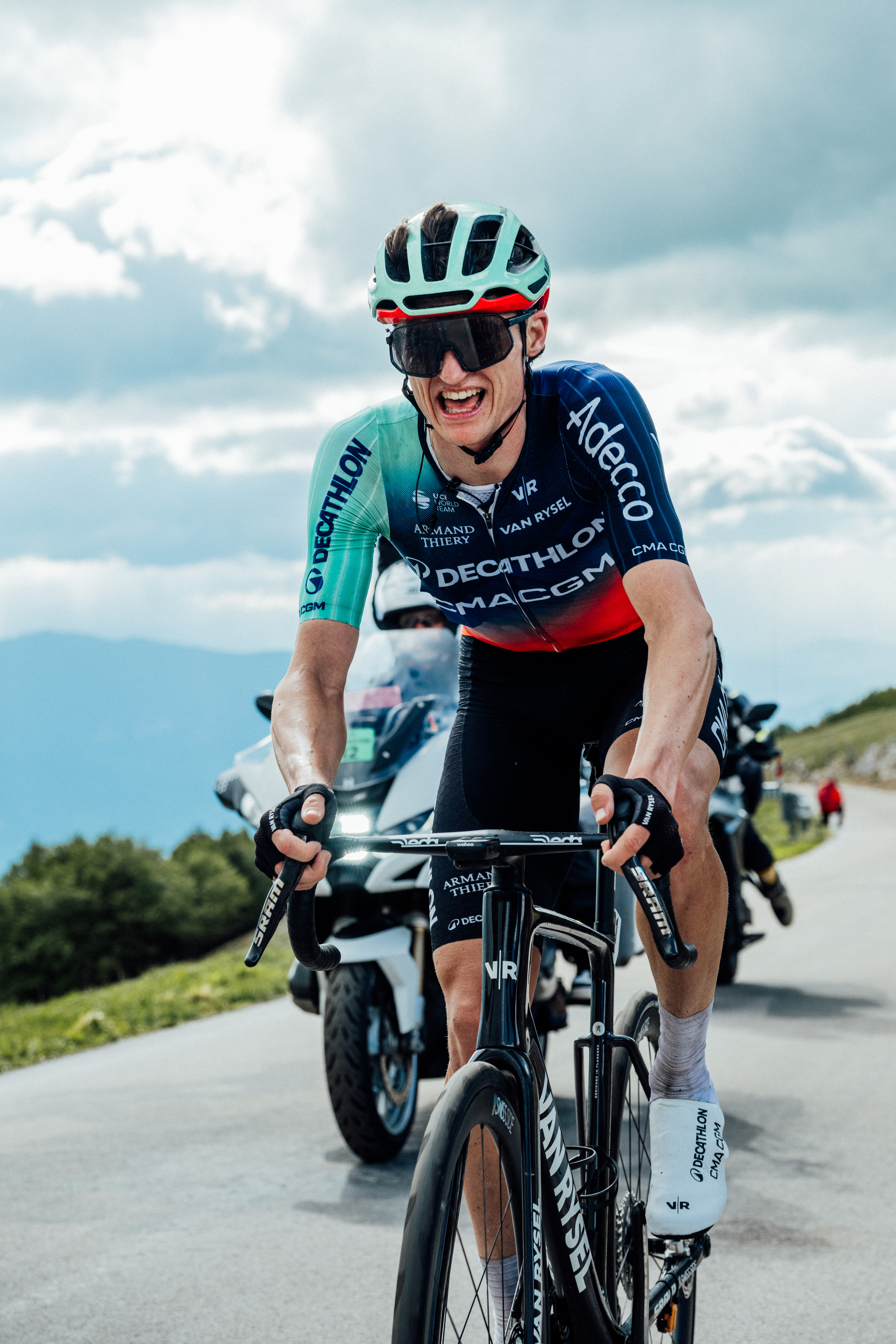 Felix Gall racing on Blockhaus. Images from 2026 Giro d'Italia stage 7 to Blockhaus