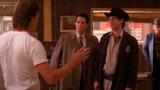 Kyle MacLachlan giving some advice in a diner on Twin Peaks